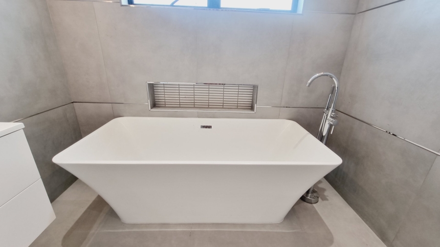 4 Bedroom Property for Sale in Sandown Western Cape